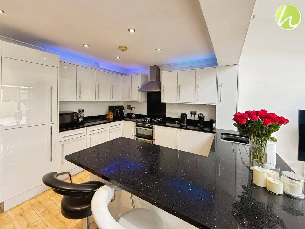 Kitchen/ Dining Room