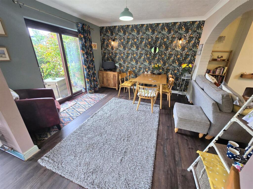 Sitting Room/Dining Room