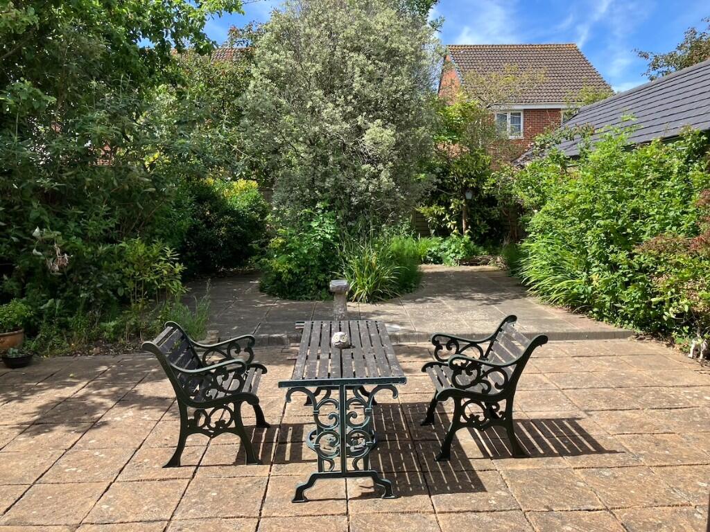 GARDEN 