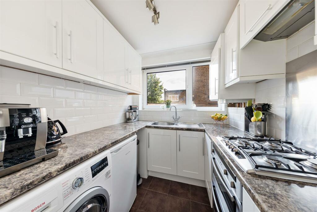 Castle Avenue E4