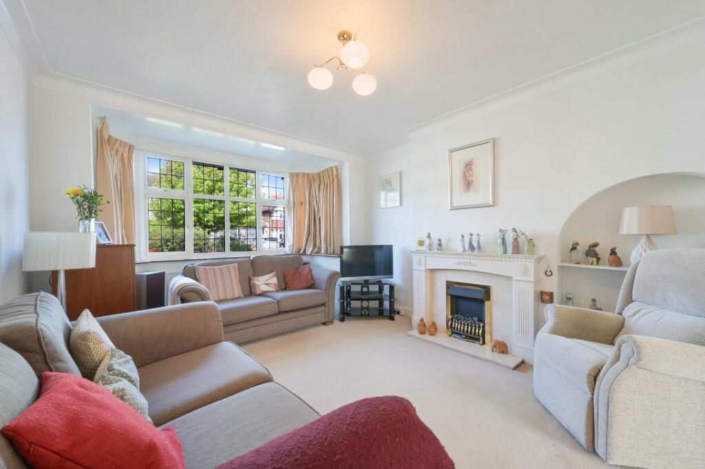 STONELEIGH CRESCENT  (9).jpg