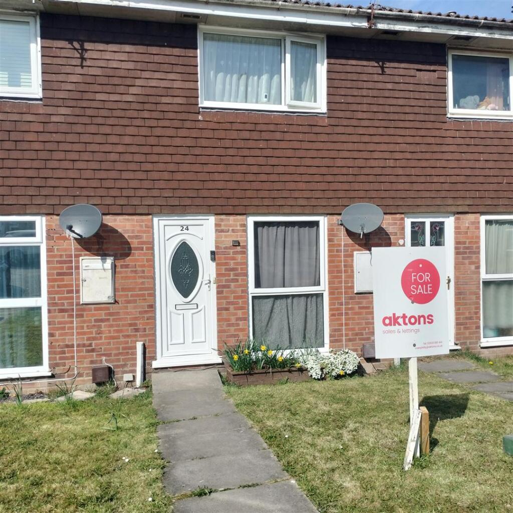 24 llys y celyn front.jpg