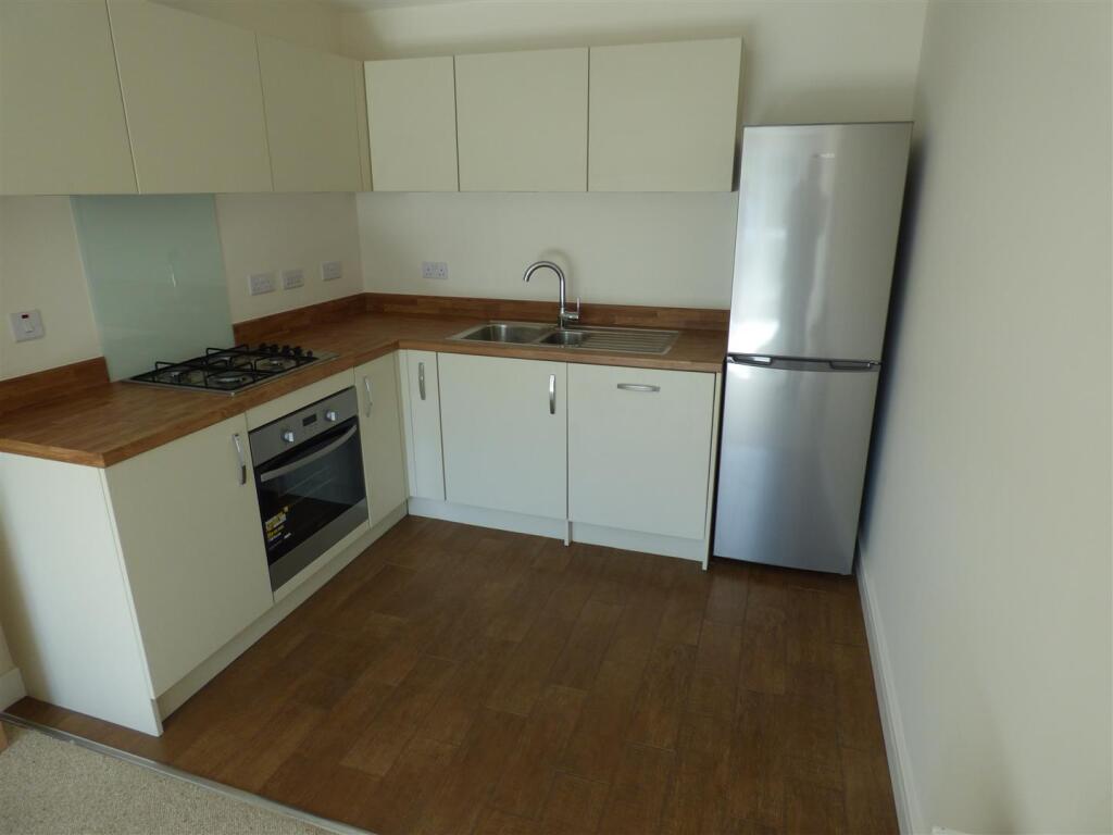 OPEN PLAN LOUNGE AND KITCHEN