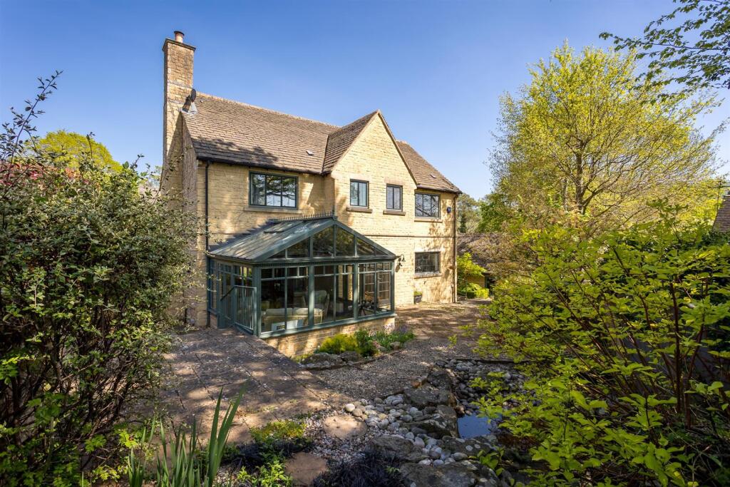 45 - Copper Beeches - GL6 6YE - Web.jpg