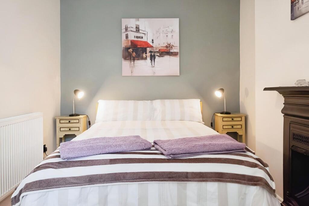 907a4d5a-Bedroom 201.JPG