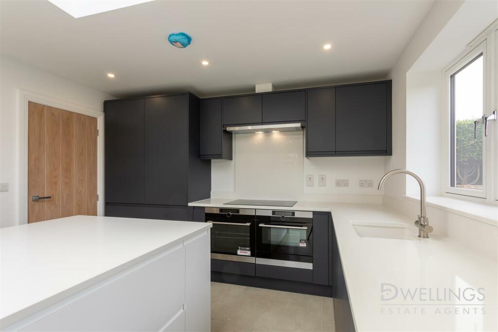 BEECH DRIVE - OPEN PLAN KITCHEN
