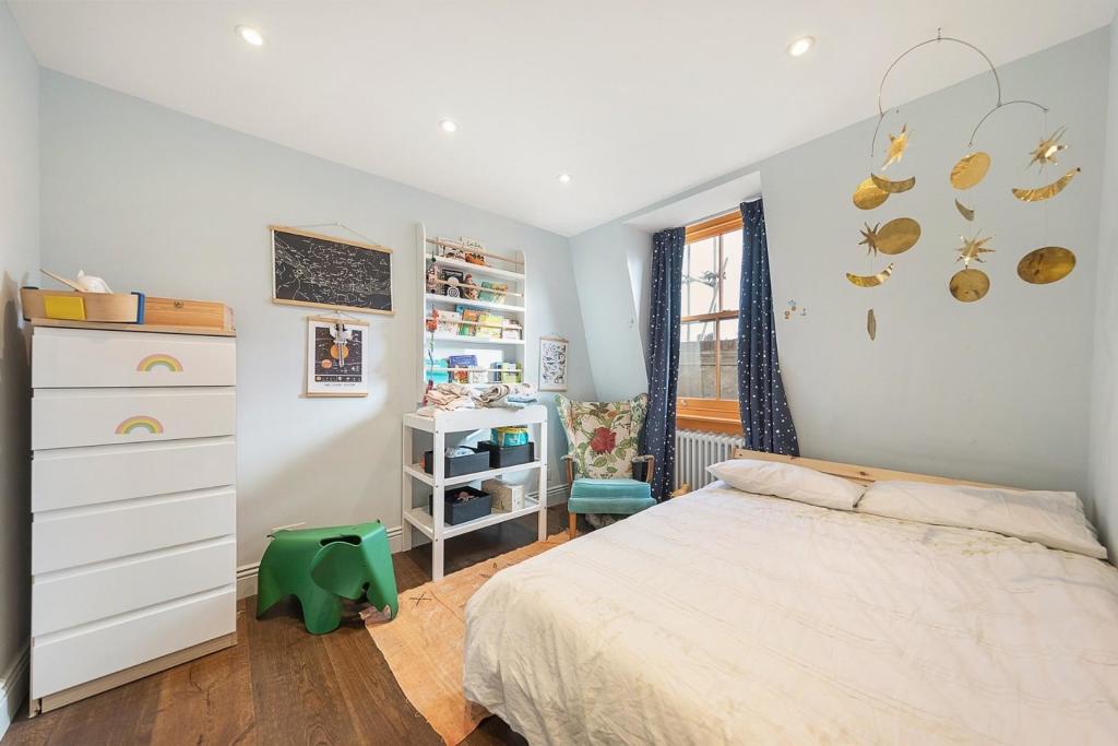Bedroom (1).jpg