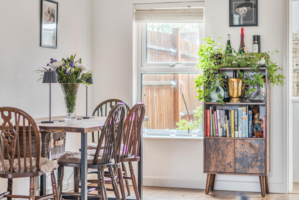 1365827-9-68f0e49...