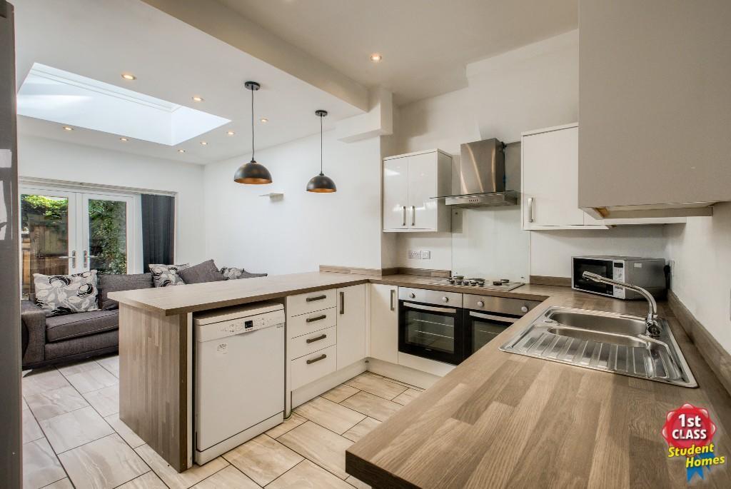 Kitchen/ Living Room