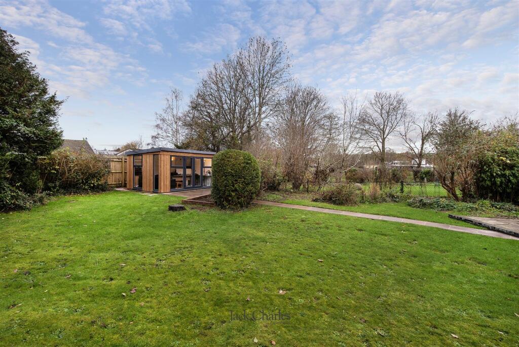 33 Wealden Close, TN11 9HB 014.jpg