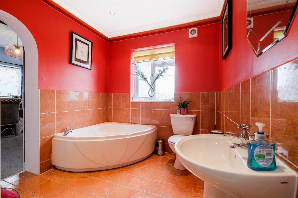 Larkswood Road-12.jpg