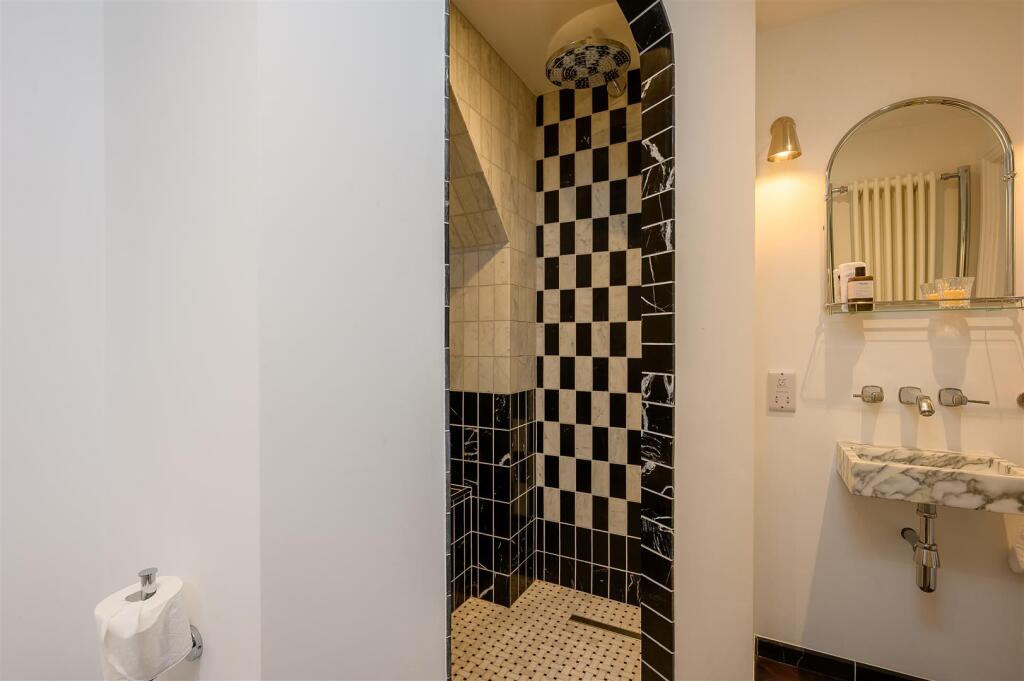 JACK AND JILL EN-SUITE