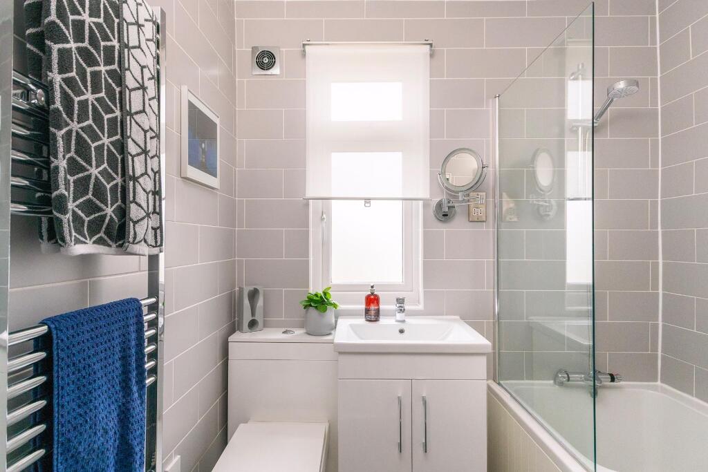 0J7ABN - Bathroom C.jpg