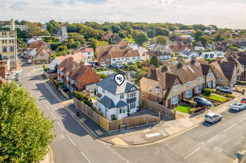 1 windlesham Close-32.jpg