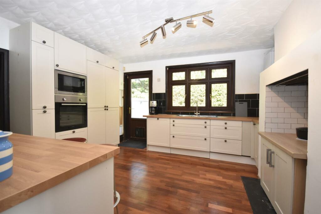 Kitchen/Breakfast Room