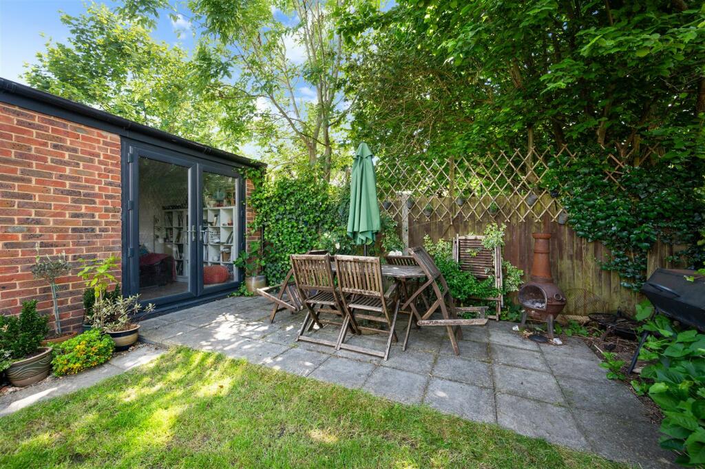 MANOR GREEN ROAD   (7).jpg