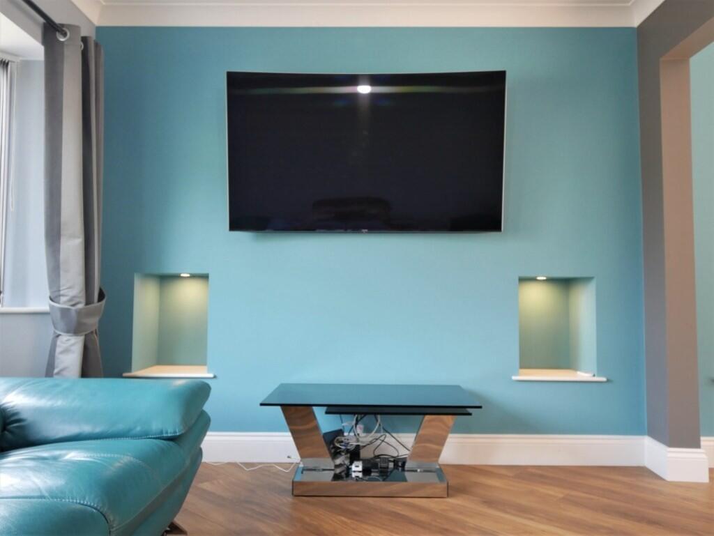 SITTING AND DININ...