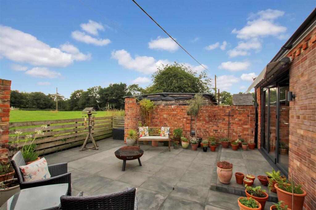 Rear Garden - b.JPG