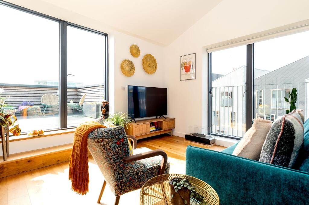 OPEN PLAN KITCHEN/DINER/LIVING ROOM