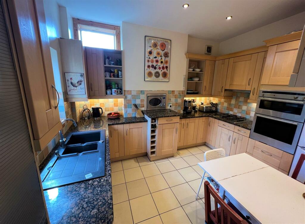 Kitchen A.JPG