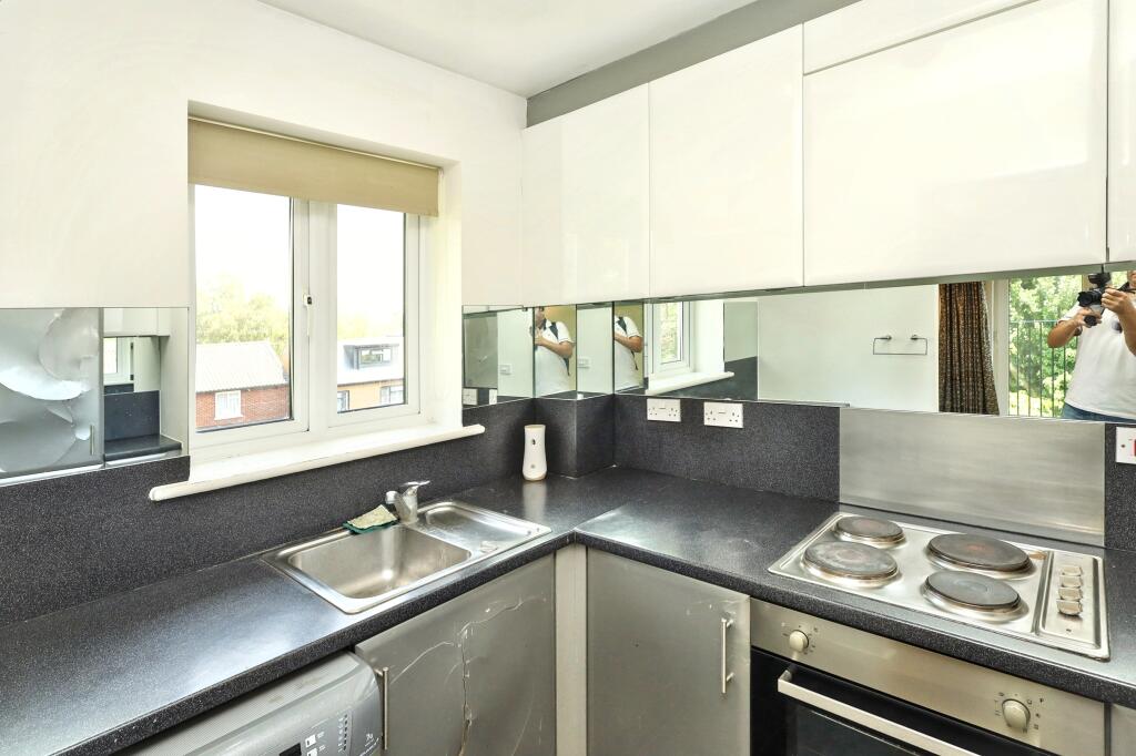 11 Celandine Grove, Southgate, London, N14 4BP