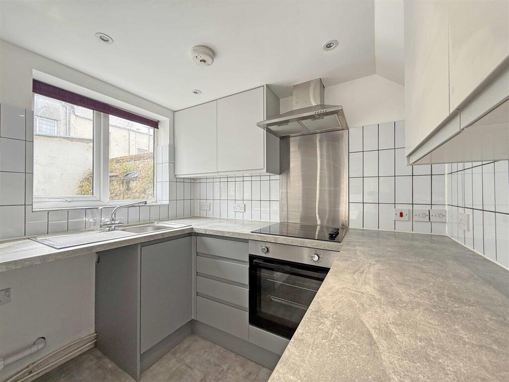 Craven Avenue 24 - Kitchen.jpg