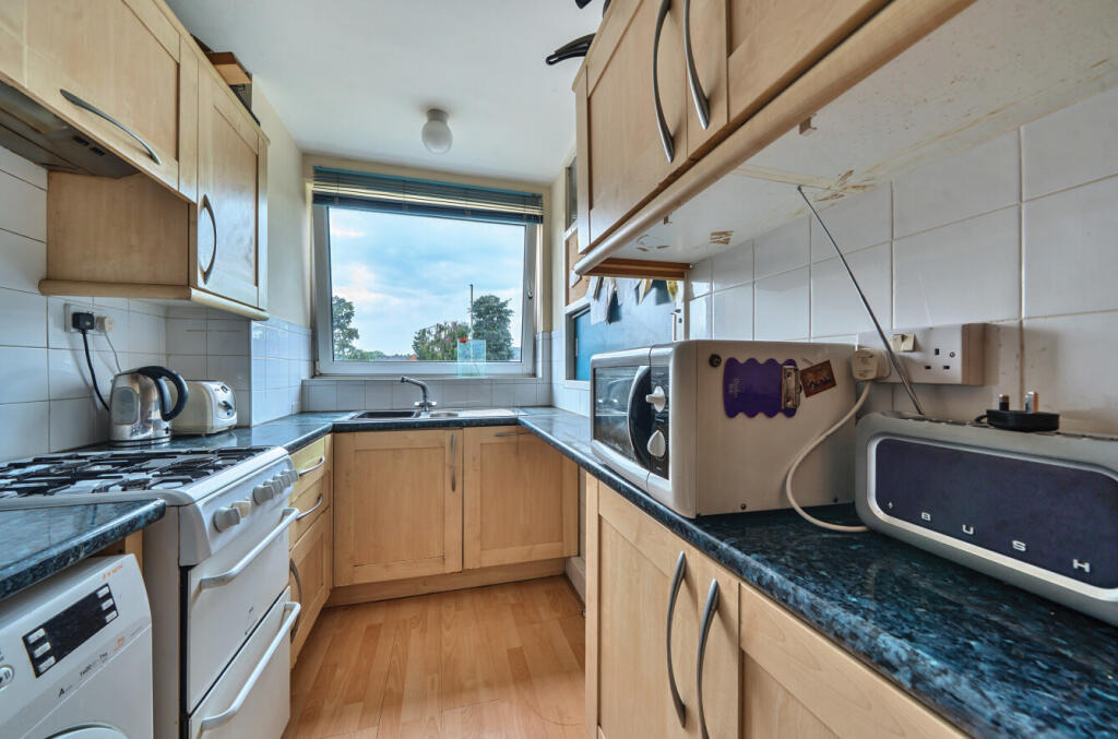 1304773-4-684b08a...