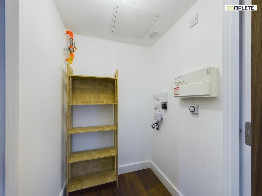 CAM01231G0-PR0052-STILL005