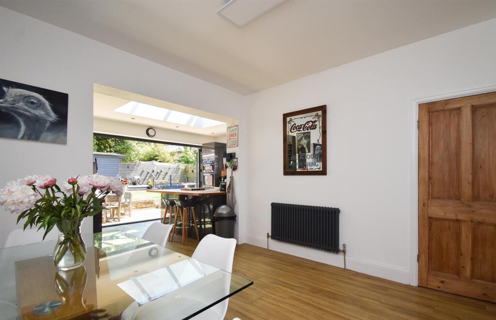 Kitchen &amp; dining room