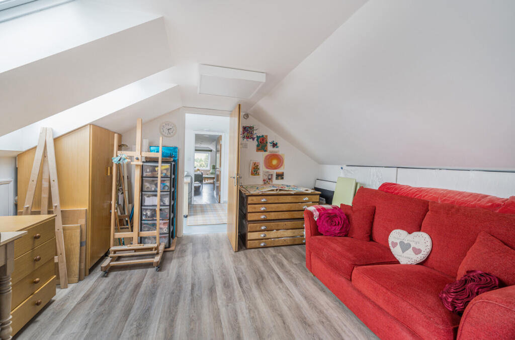 1327016-7-688b7d7...