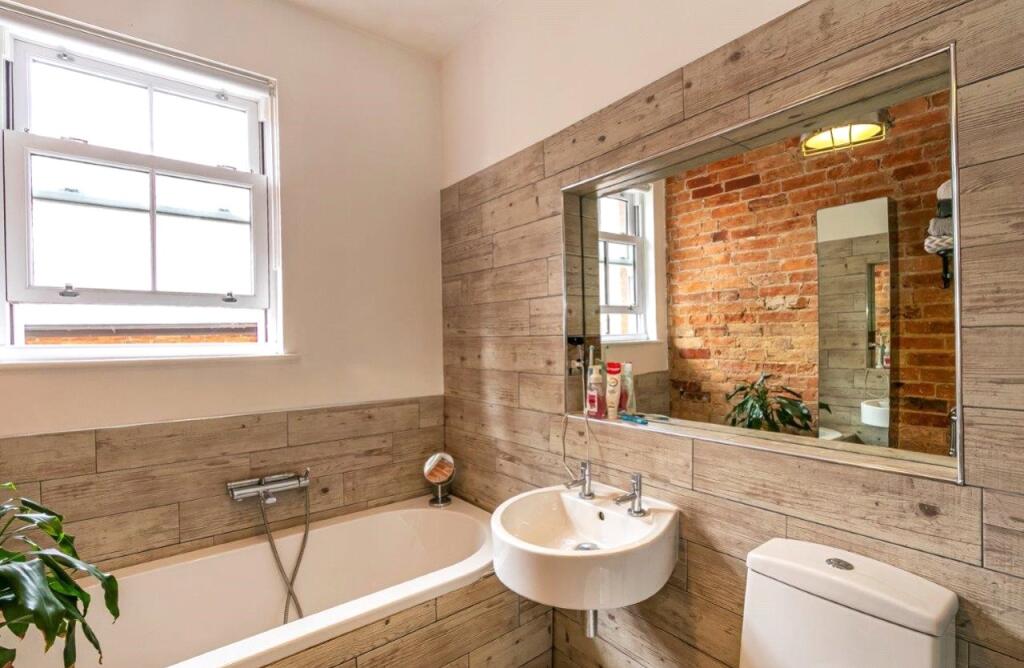 Bathroom Upstairs