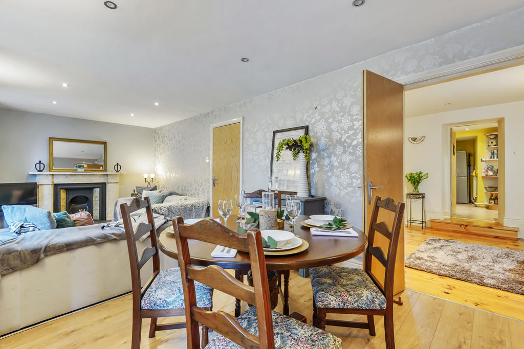 Living/Dining Roo...