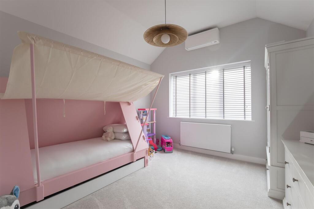 4 Walnut Close-29.jpg