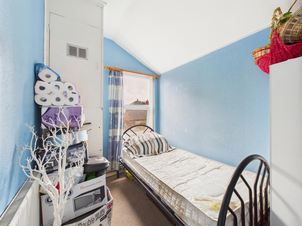 CAM04825G0-PR0145-STILL007