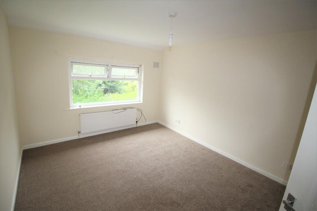 Bedroom (f)
