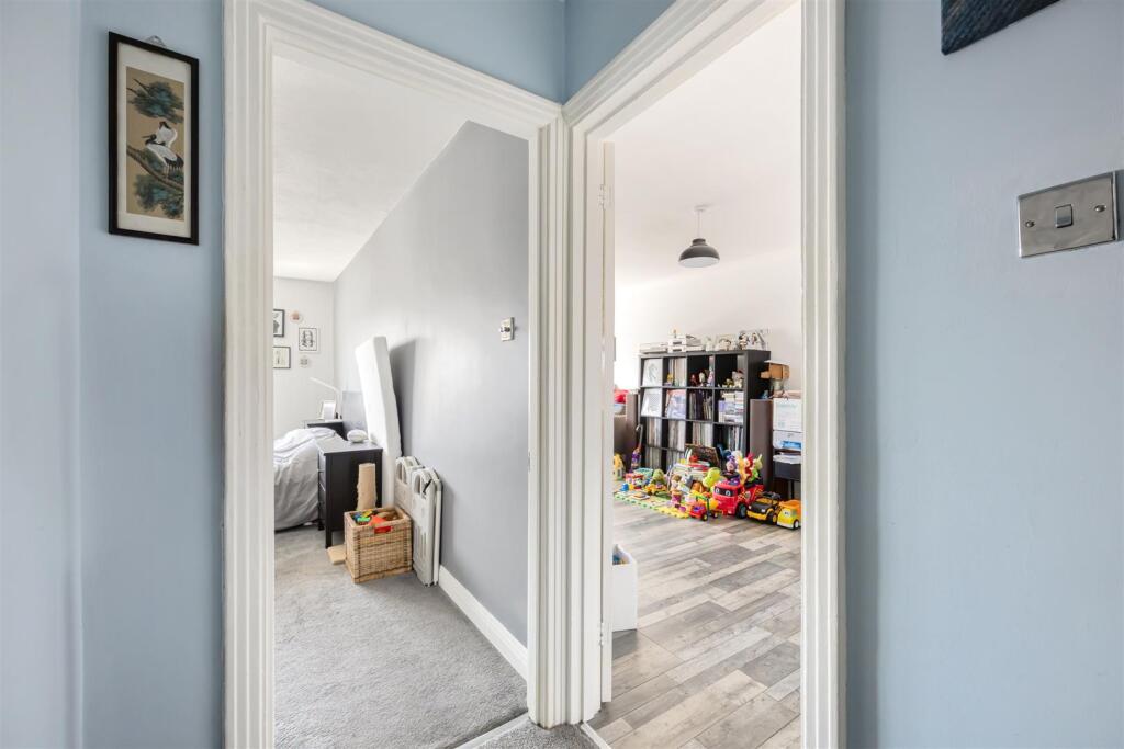 Benfield Court 9 EN HALL.jpeg