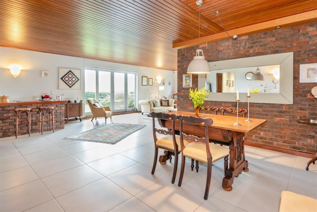 Dining Bar Lounge.jpg