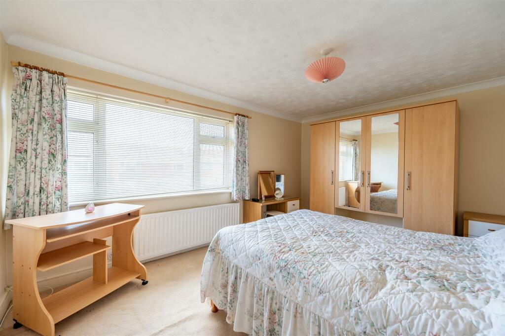 6 Linden Grove 24 10.jpg