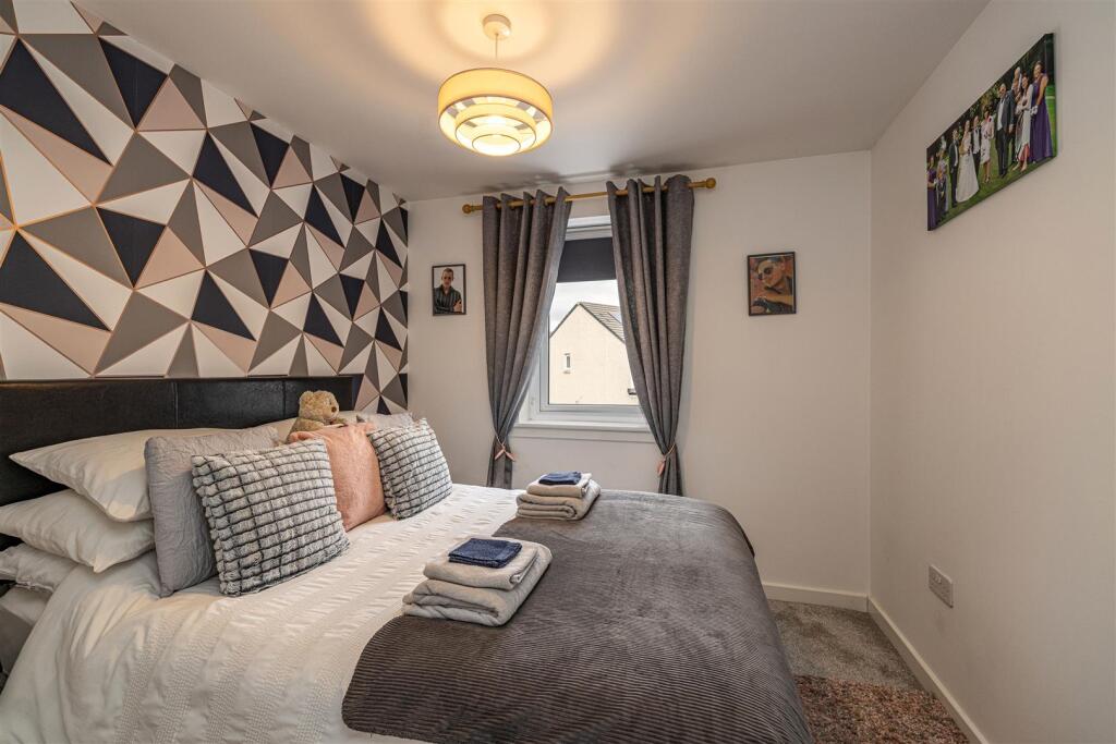 8 Knoll Park Avenue Galashiels 32.JPG