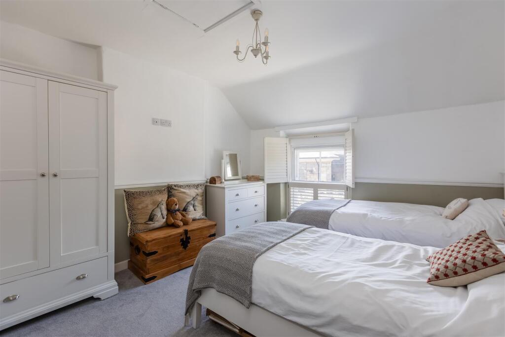 Honeystone Cottage Bedroom 2-1.jpg