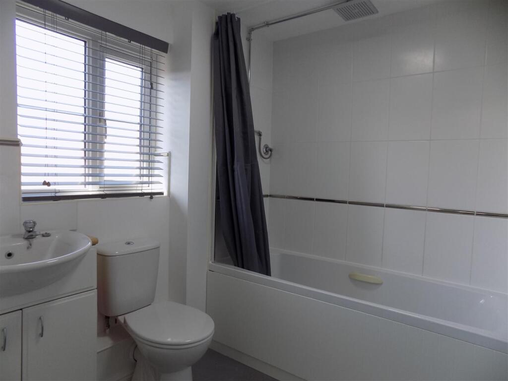 Bathroom.JPG
