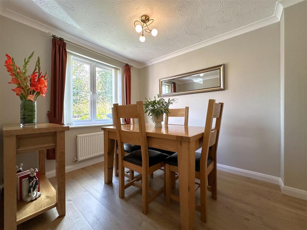 Dining Room 827