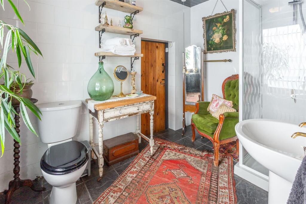 25_annexe_shower_room_a.jpg