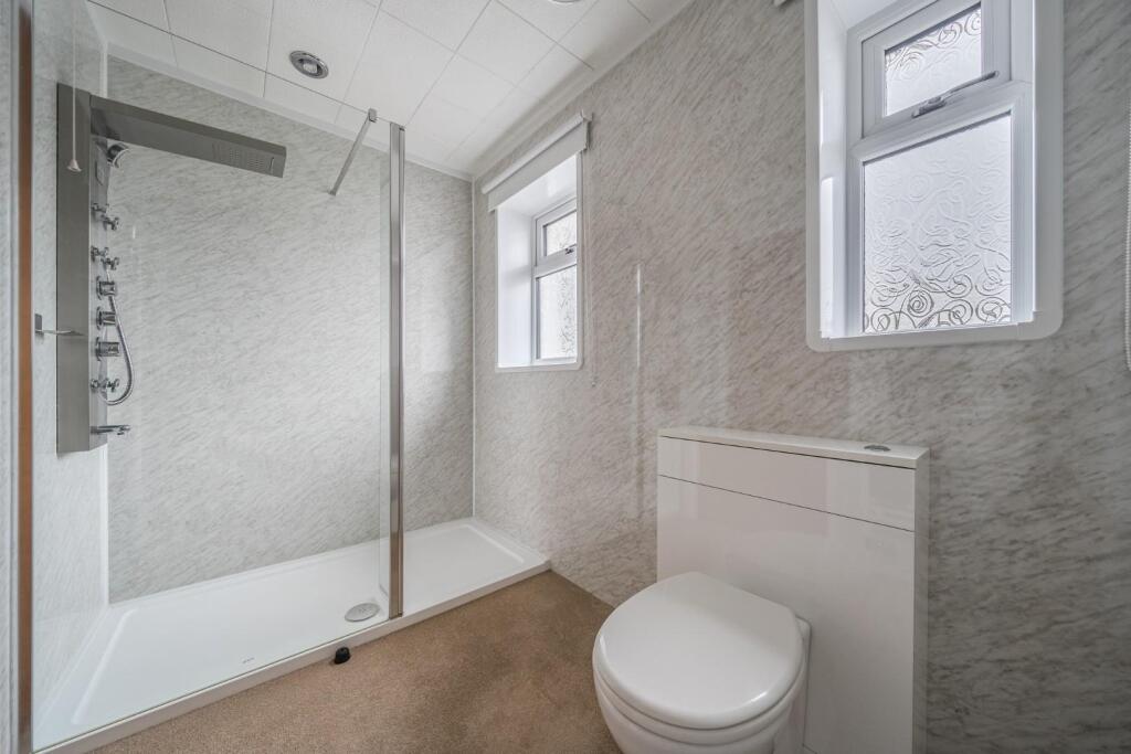 Bathroom with shower.jpg