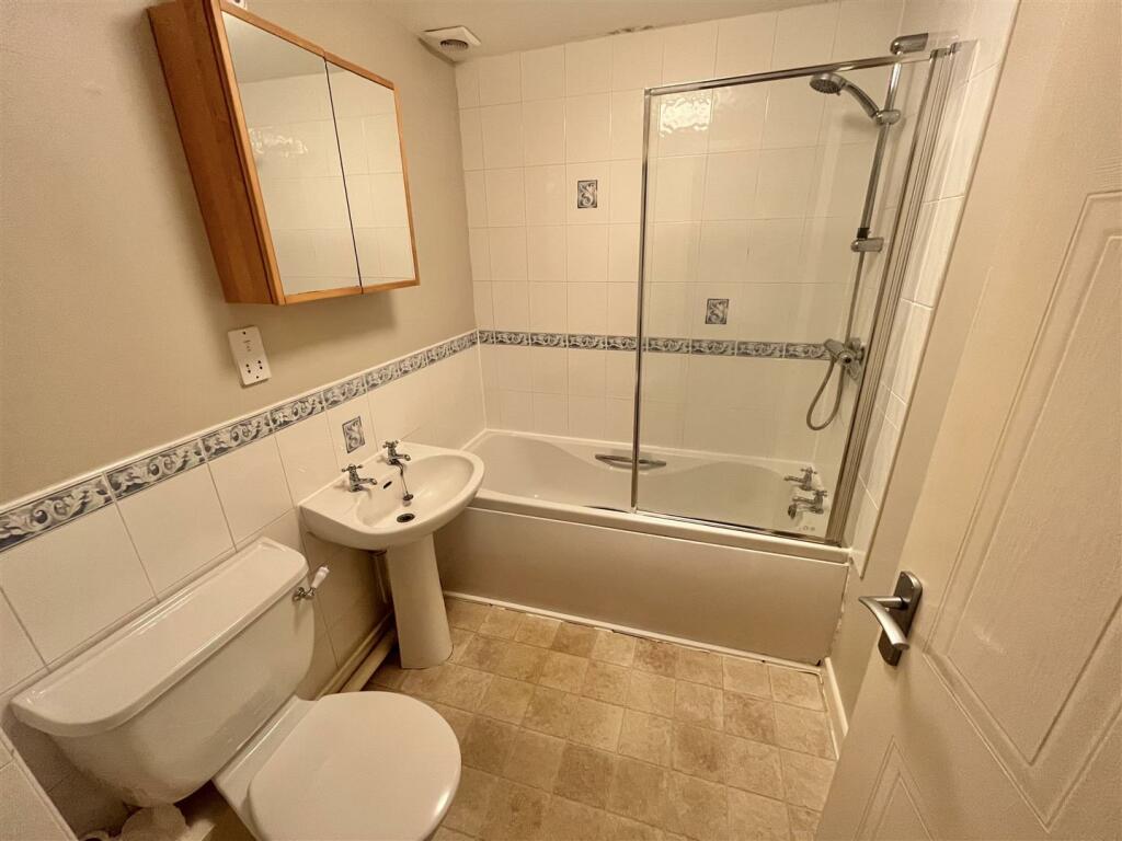 Bathroom.jpg