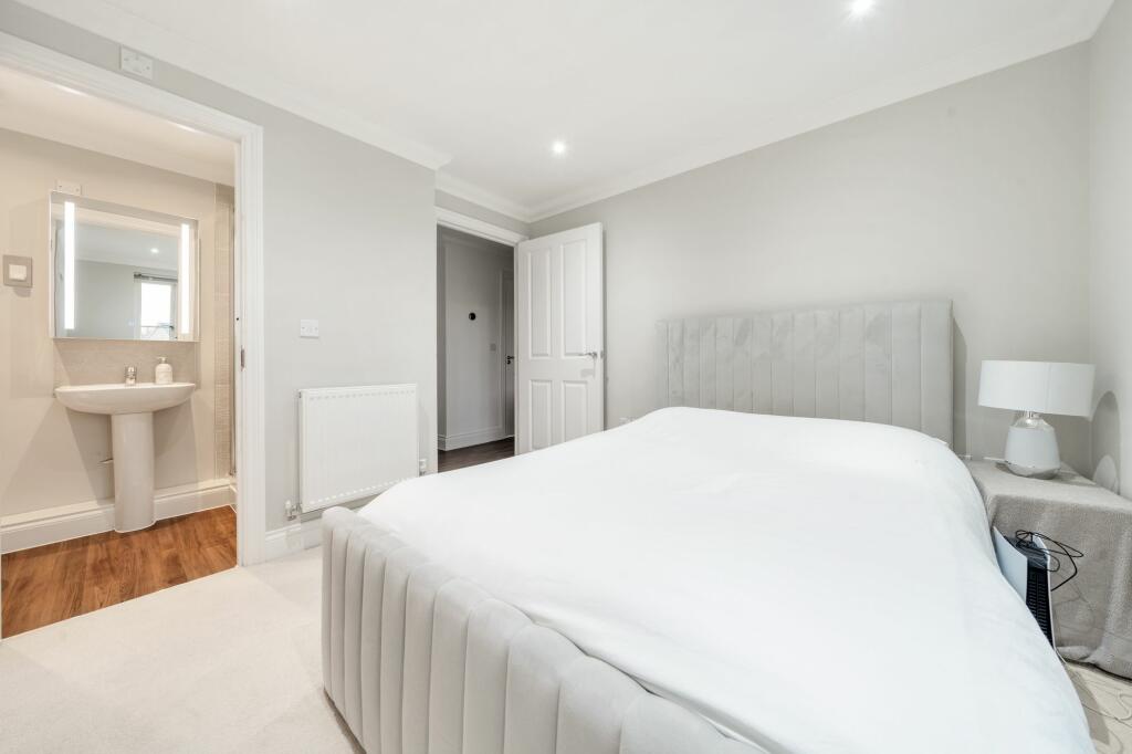Principal bedroom