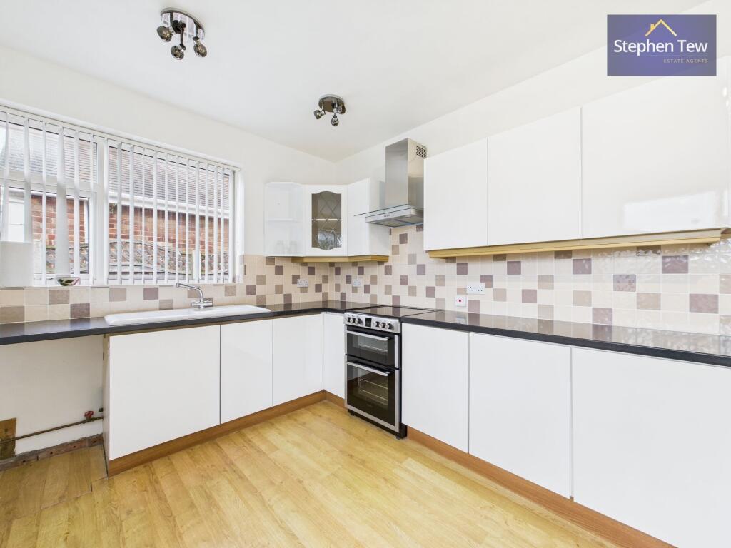 Kitchen/ Dining Room