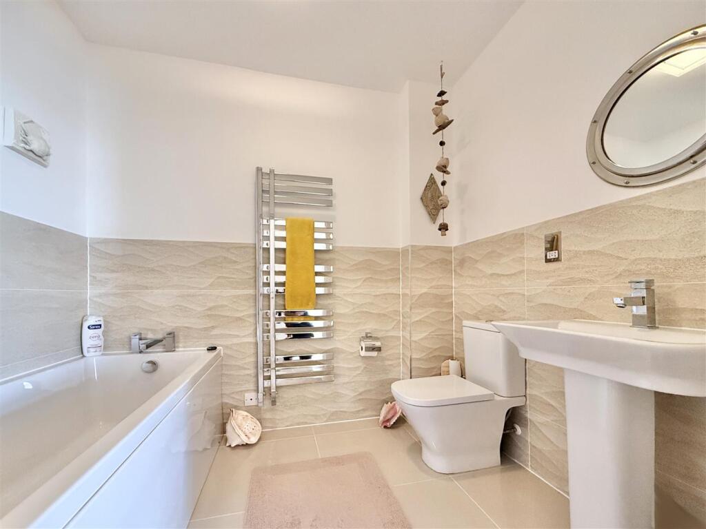 Family Bathroom.jpeg