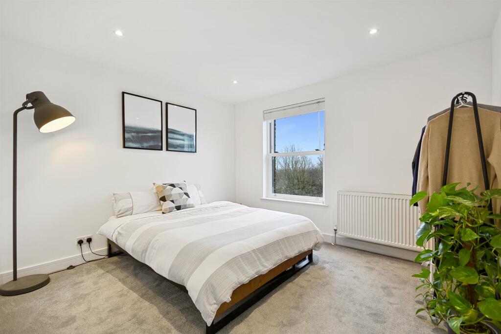 Bedroom 1.jpg
