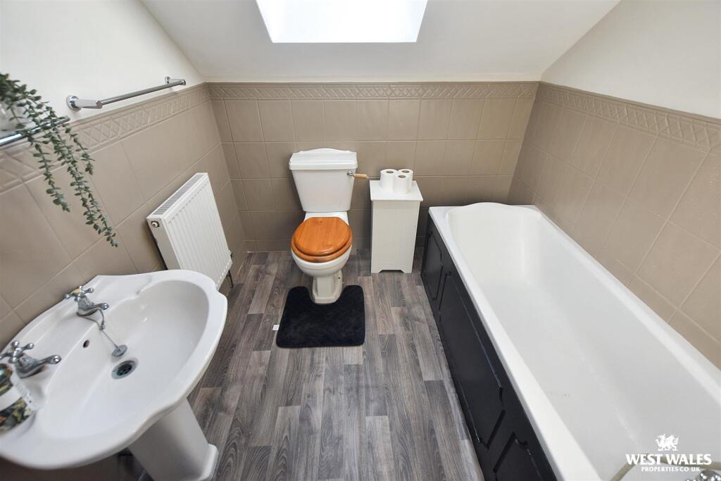 4 - 2025-09-28T204704.610.jpg